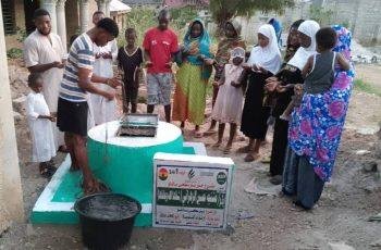 حفر بئر في (غانا) سطحي بالدلو